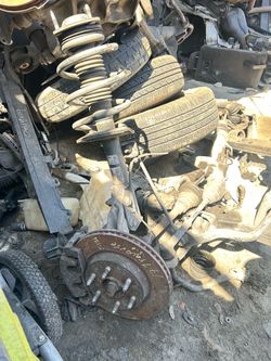 2009-2017 Chevy traverse fwd 3.6 right passenger front suspension