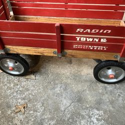 Parma Hts - Radio Town And Country Wood 1970”s Wagon - $ 25