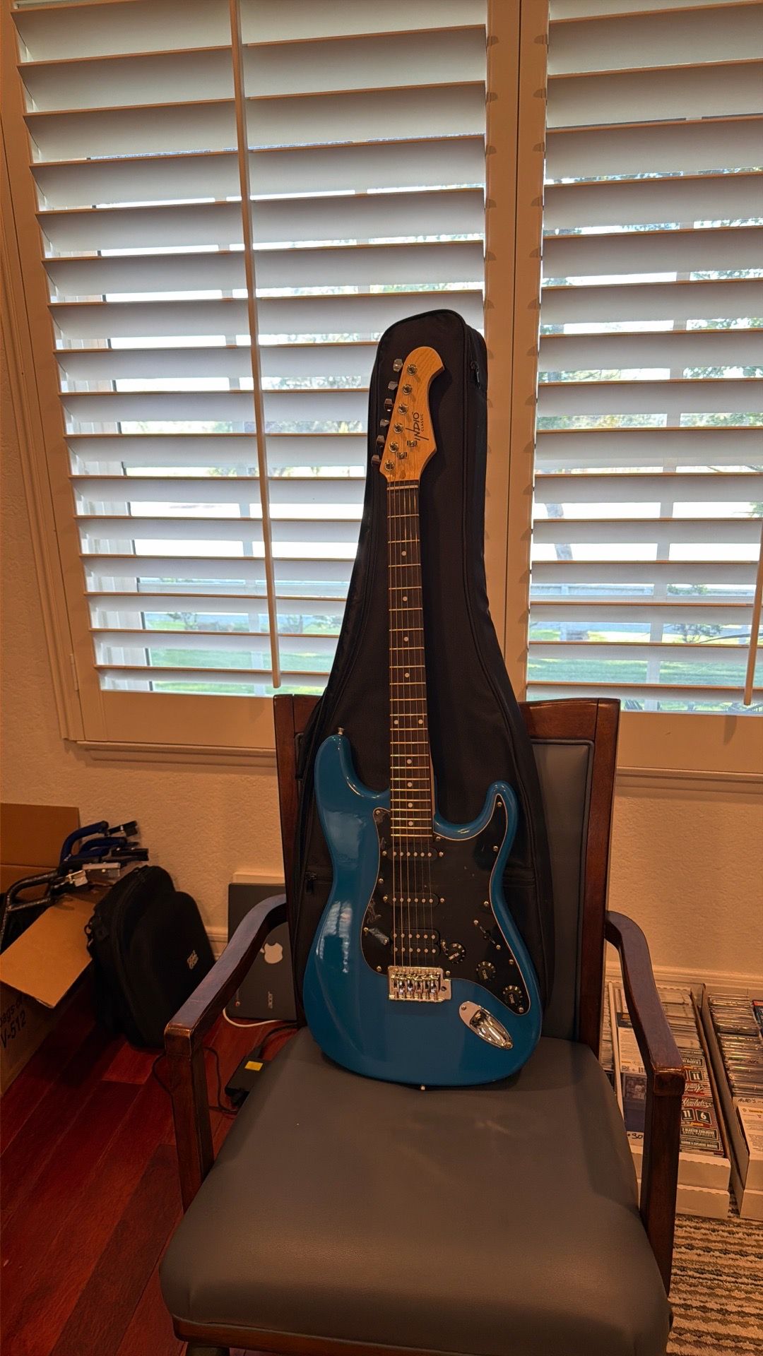 ELECTRIC GUITAR