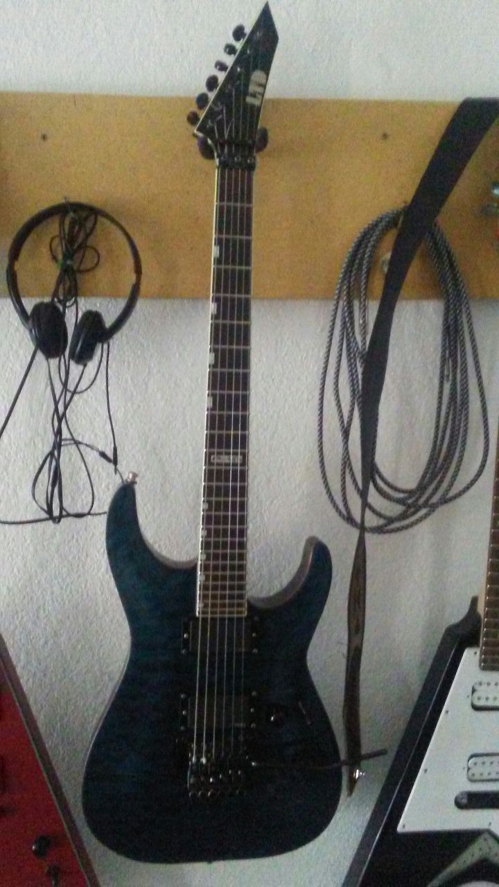 ESP LTD MH-400 Floyd rose , EMG Pick ups.