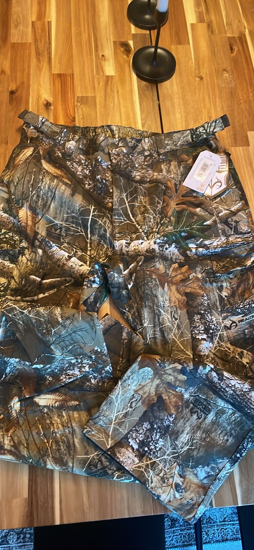 Men’s camo Hunting Pants Size large