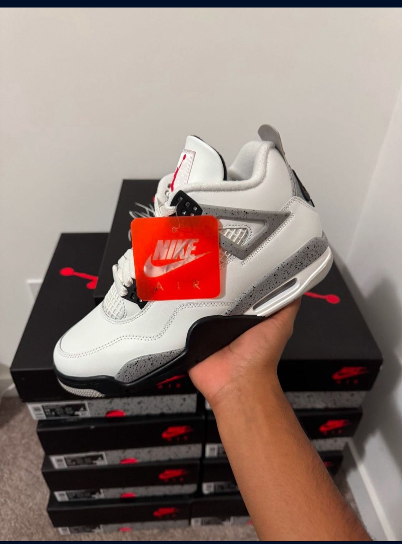 Jordan 4s Men’s New 8.5 White Cement