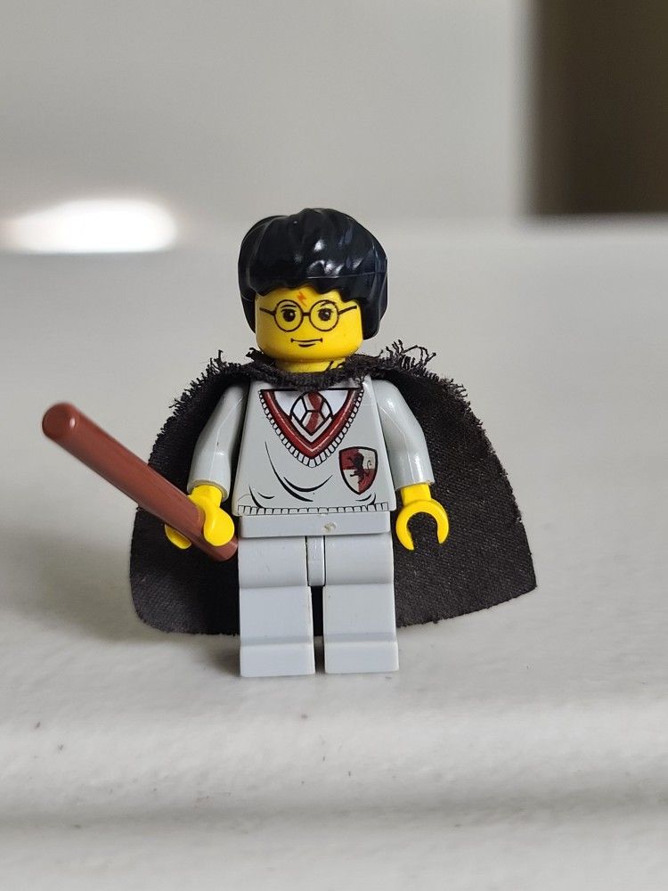 Vintage Lego Original Classic Harry Potter Gryffindor Shield Minifigure