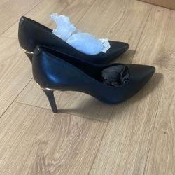 DKNY Pumps Woman’s Size 6-6.5 