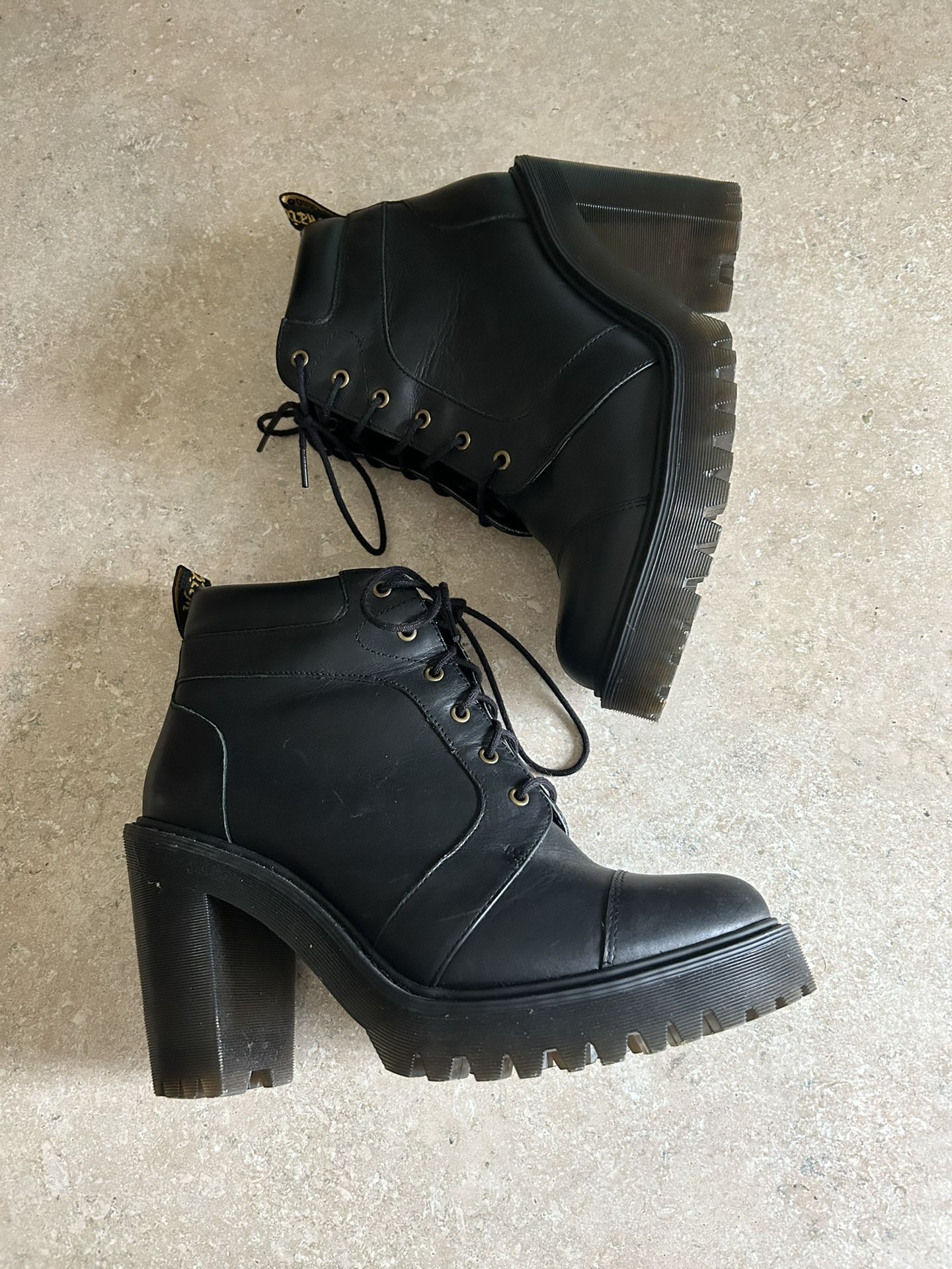 DR MARTENS AVERIL Ankle Boots Womens Sz 8 Black Leather Heel Platform Y2k