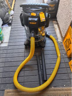 DEWALT vaccum 8 gallon