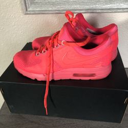 Nike Size 6 Women 