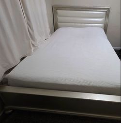 Queen bedroom set