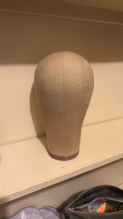 Wig stand / head