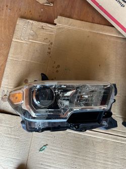 2016-2021 Toyota Tacoma Headlights