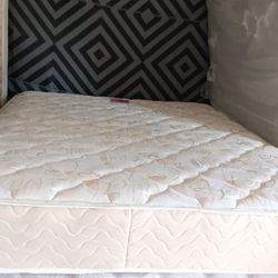 Full Size Mattress (Colchón Full Size)