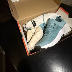 Nike Free Macon 6 Size  12.5