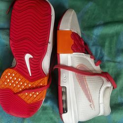 Basketball shoes