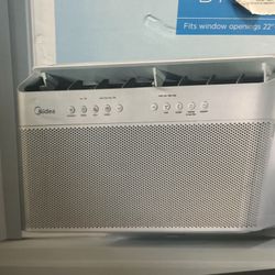 Air Conditioner Like new window AC Unit 450sq Ft With Remote 10,000 BTU 