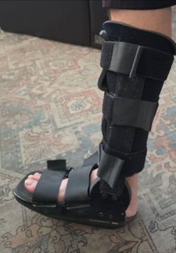 Medical walking boot