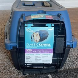 Small Dog/ Cat Kennel Carrier 