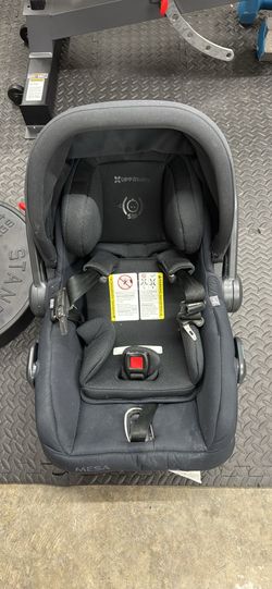 Uppababy Mesa Car Seat & Base