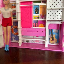 Barbie Closet 