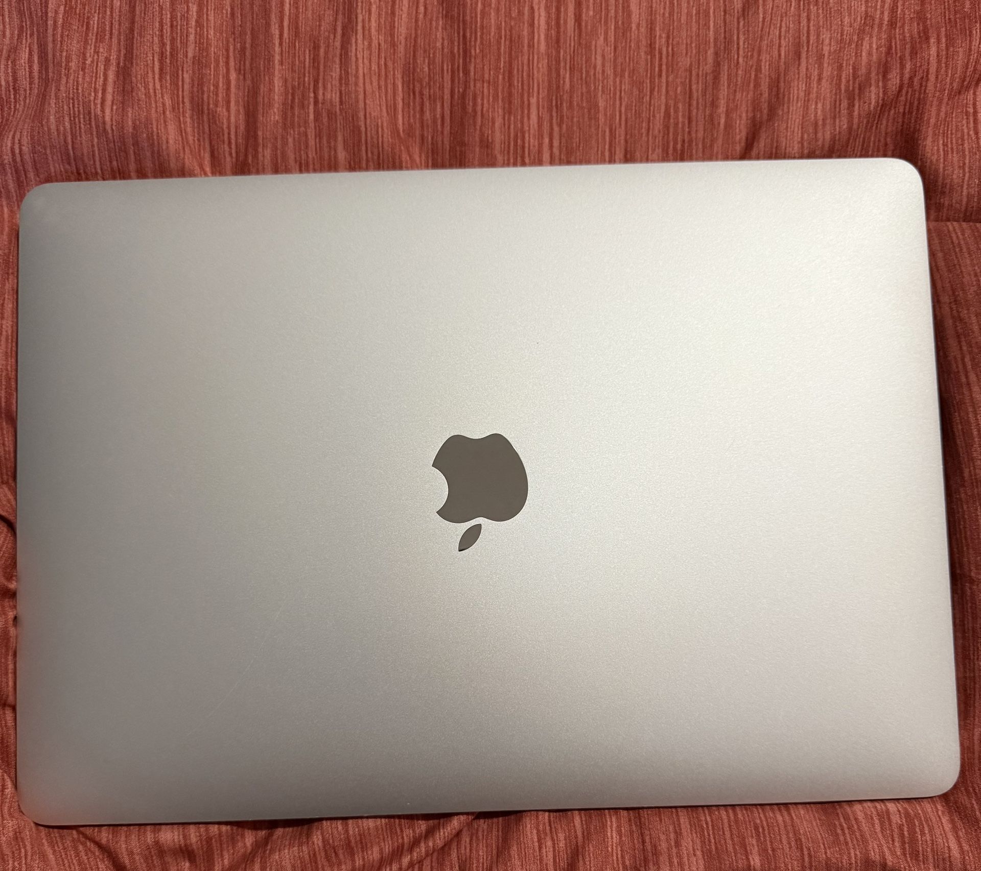 MacBook Air 13 Inch 2019 True Tone