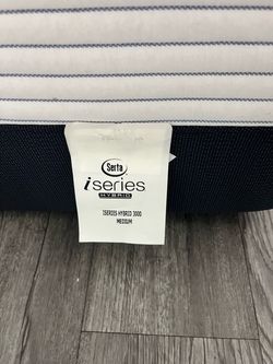 Sealy Hybrid Series queen, size mattress/adjustable flat top bedframe $500 OBO