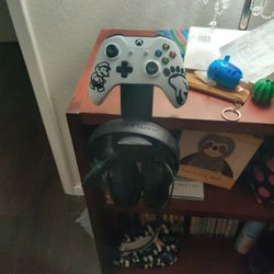 Controller And Headphones Desk Mount