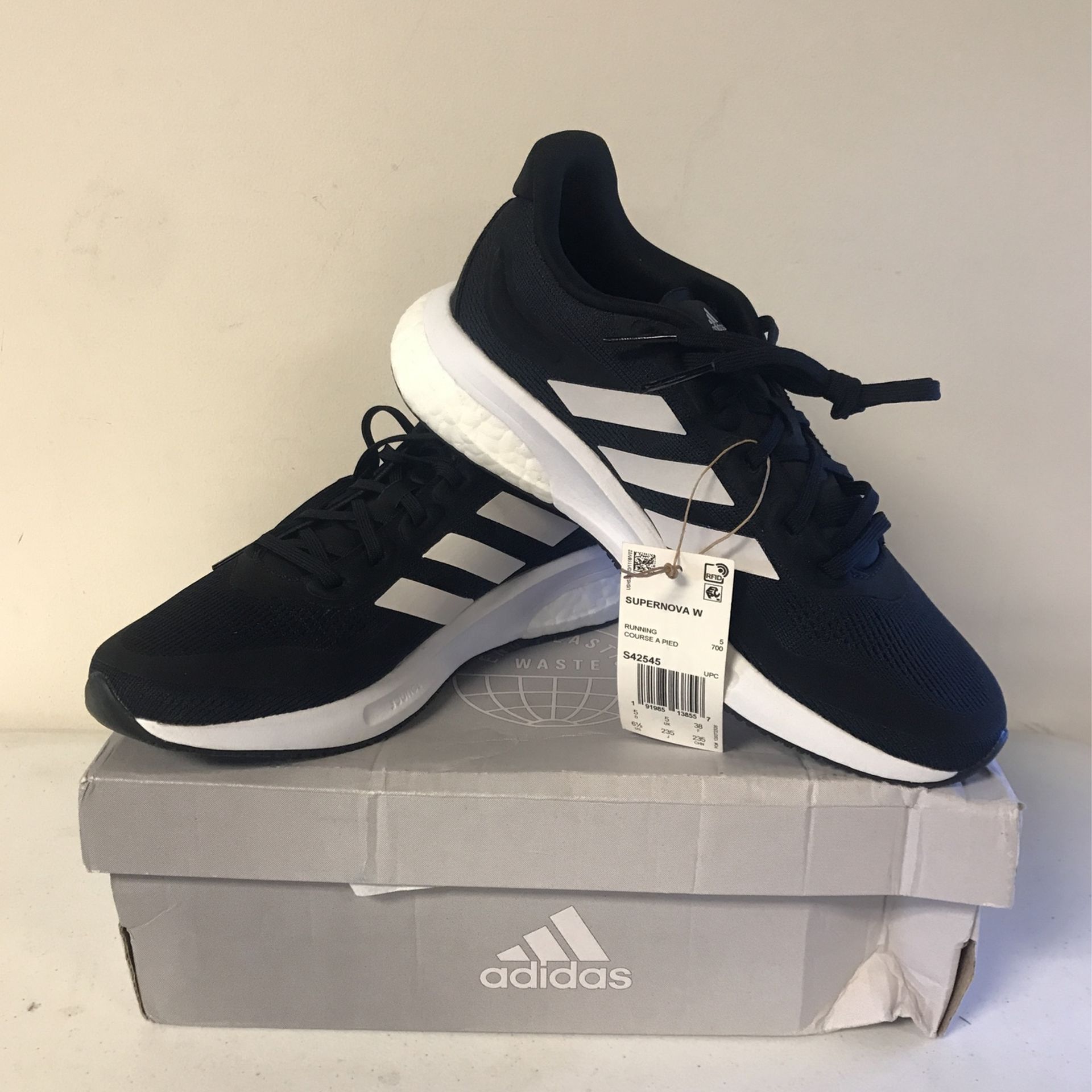 adidas Women’s Supernova Cushion Running Shoes Sz 6.5.                Sh