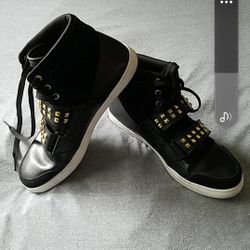 Gently Used Reebok Studded Sneakers Size 7