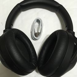  Sony WH-1000XM4 Wireless Over-Ear Active Noise Canceling Headphones- Black   Comes with charging cable . In good working condition   Noise-canceling 