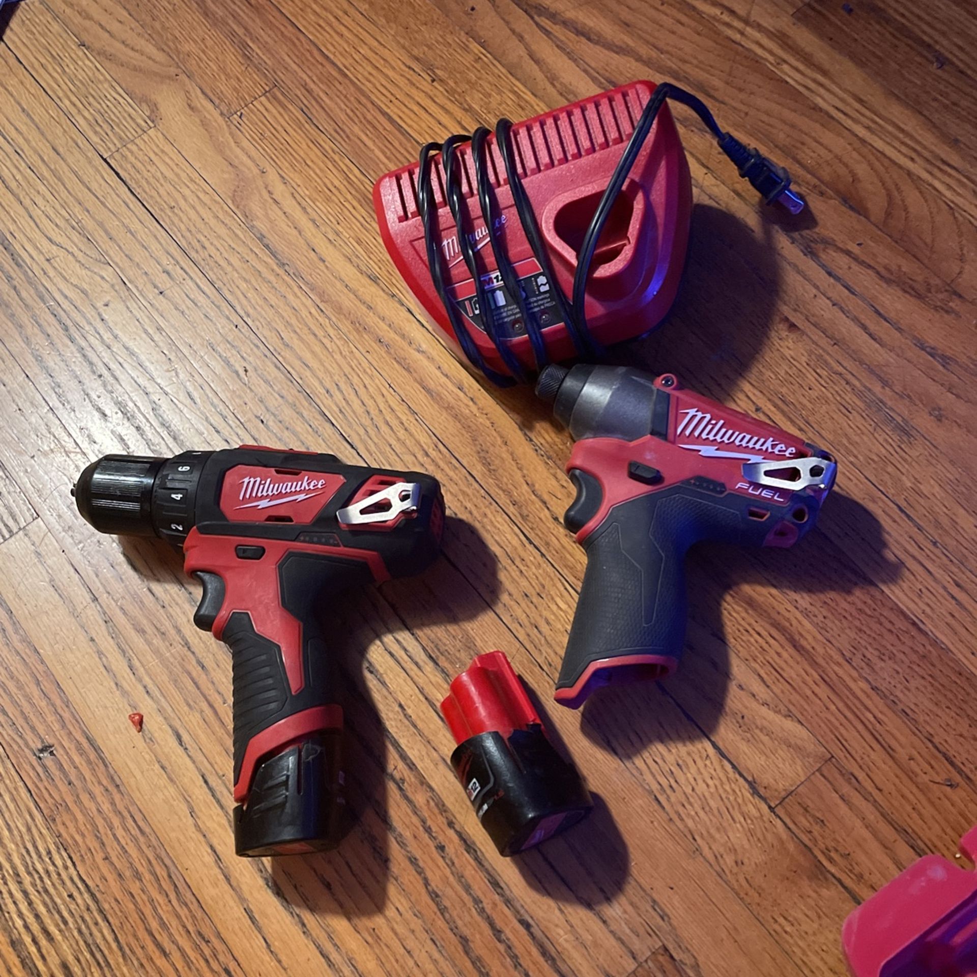 Milwaukee 5 Piece Tool Combo Impact Driver And Drill Driver