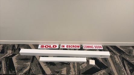 Real Estate Listing Sign Post W/ Sign Riders