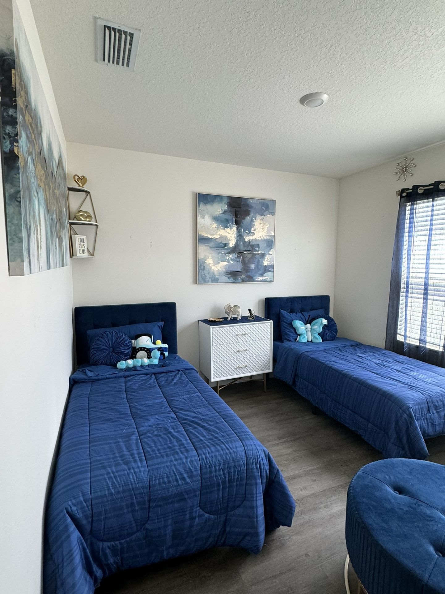 Full Bedroom Decor - Twin Size Bed Set