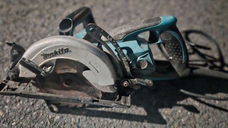 Makita courted.
Mitre saw