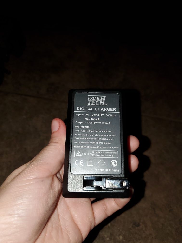 Premium tech digital charger for DSLR camera