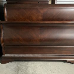 Cherrywood Sleigh Queen Bedroom set