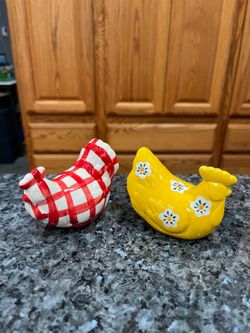 Vintage Ceramic Rooster & Chicken Pair of Salt and Pepper Shakers.  Size approximately 2 1/2 inches tall. Brand new with tags on the bottom.  Brand Ho
