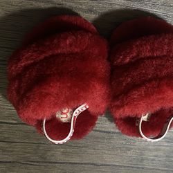 UGGS slippers size 0/1