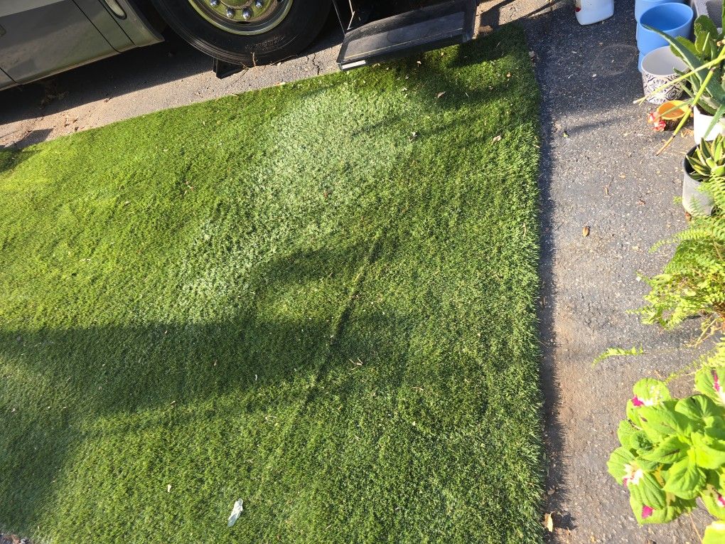 Artifical Grass High Quality 3 Months Used