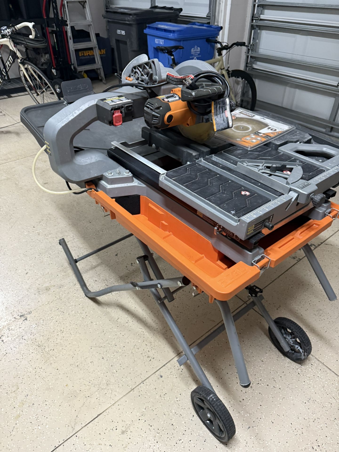 Wet Tile Saw with Portable Stand 15 Amp 10 in.