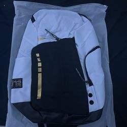 Nike  Elite bags Brand New $30 , White. (Shipping and Delivery)