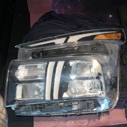 Sante FE Driver Side headlight 92180-S2500