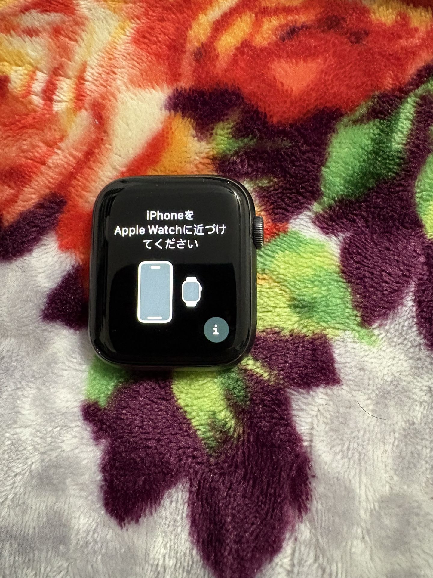 Apple Watch 5 44mm With Accessories 