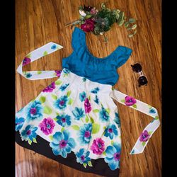 NWOT Beautiful floral Girls dress 
