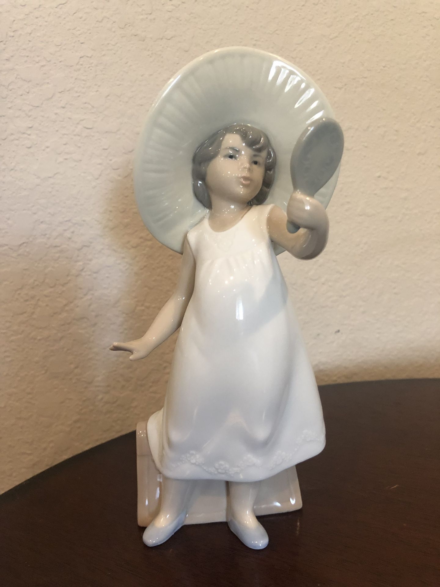 Lladro by Nao Collectable Figurine