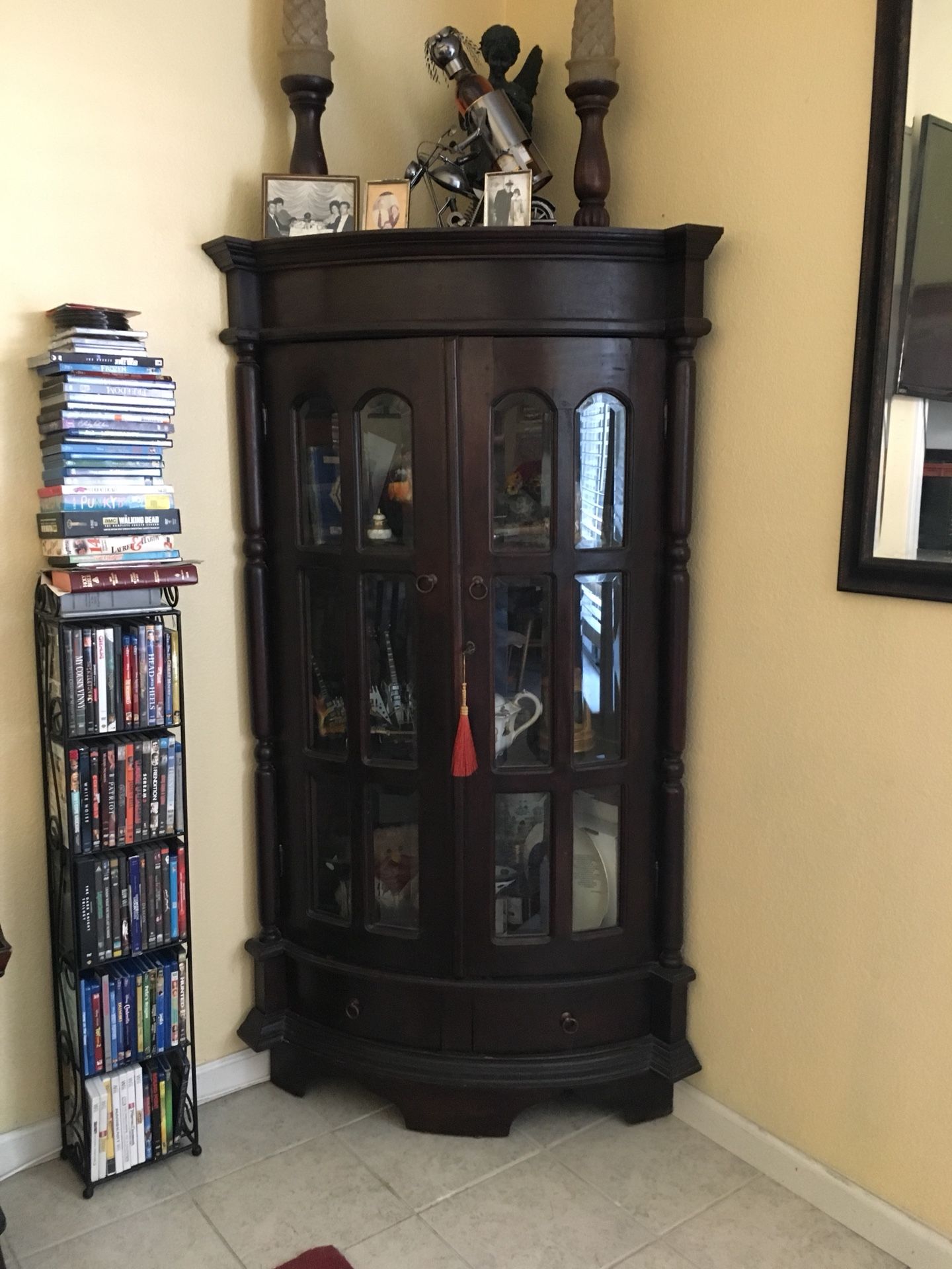 Antique locking w/key corner hutch very nice piece