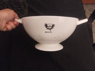 Rae Dunn 'DRAIN' Colander Artisan Collection Magenta Kitchenware 2018