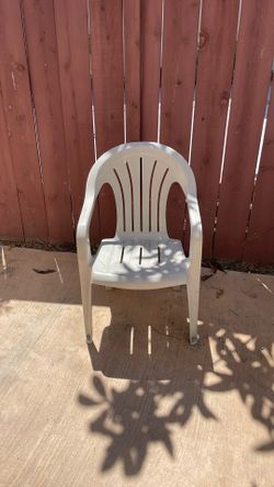 4 White Patio Chairs