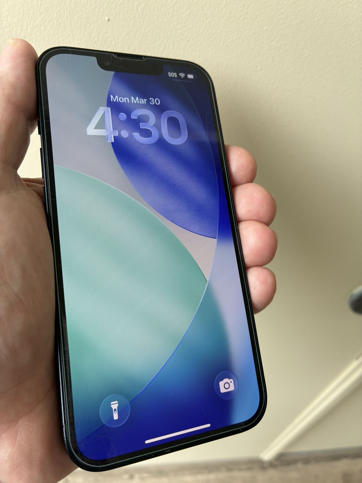 iphone 14 Unlocked 98% Battery Scratched Screen