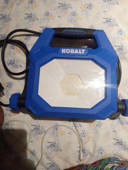 Kobalt 8000 -lumen Led Plug In Portable Light 