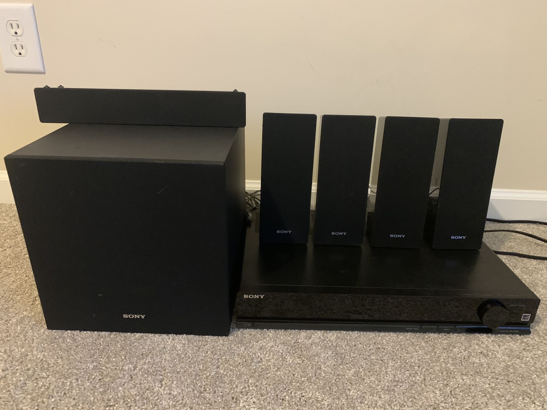 Sony home theatre av receiver str ks380 + speakers for Sale in