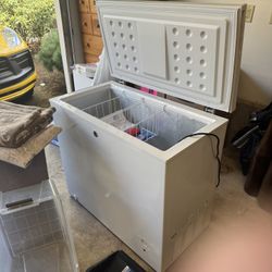 GE Chest Freezer 